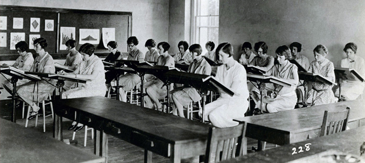 #caption5 Students in drawing class