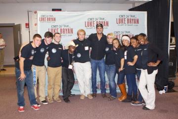 CAB Members CAB Members with Luke Bryan at WKU's 2012 Homecoming Concert