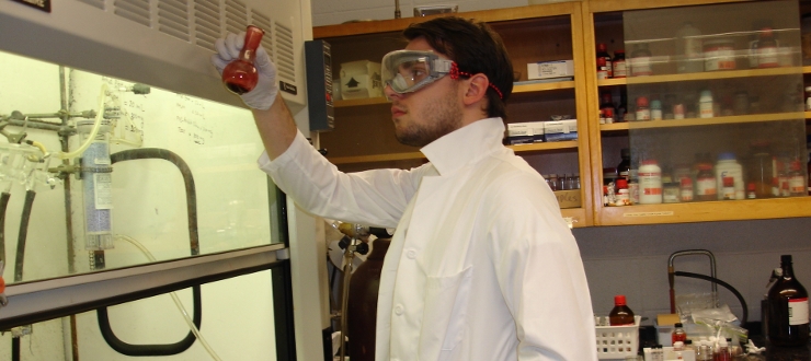#caption7 Undergraduate student is working in a research lab