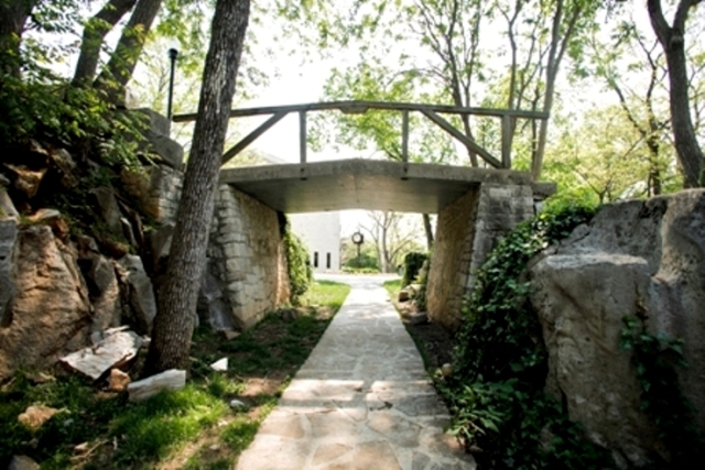 Kissing Bridge WAB Building