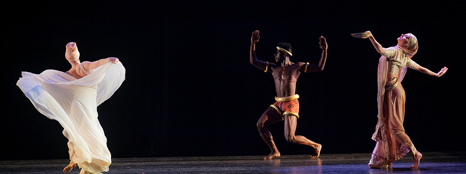 #caption4 Martha Graham Dance Company, photo by Bryan Lemon