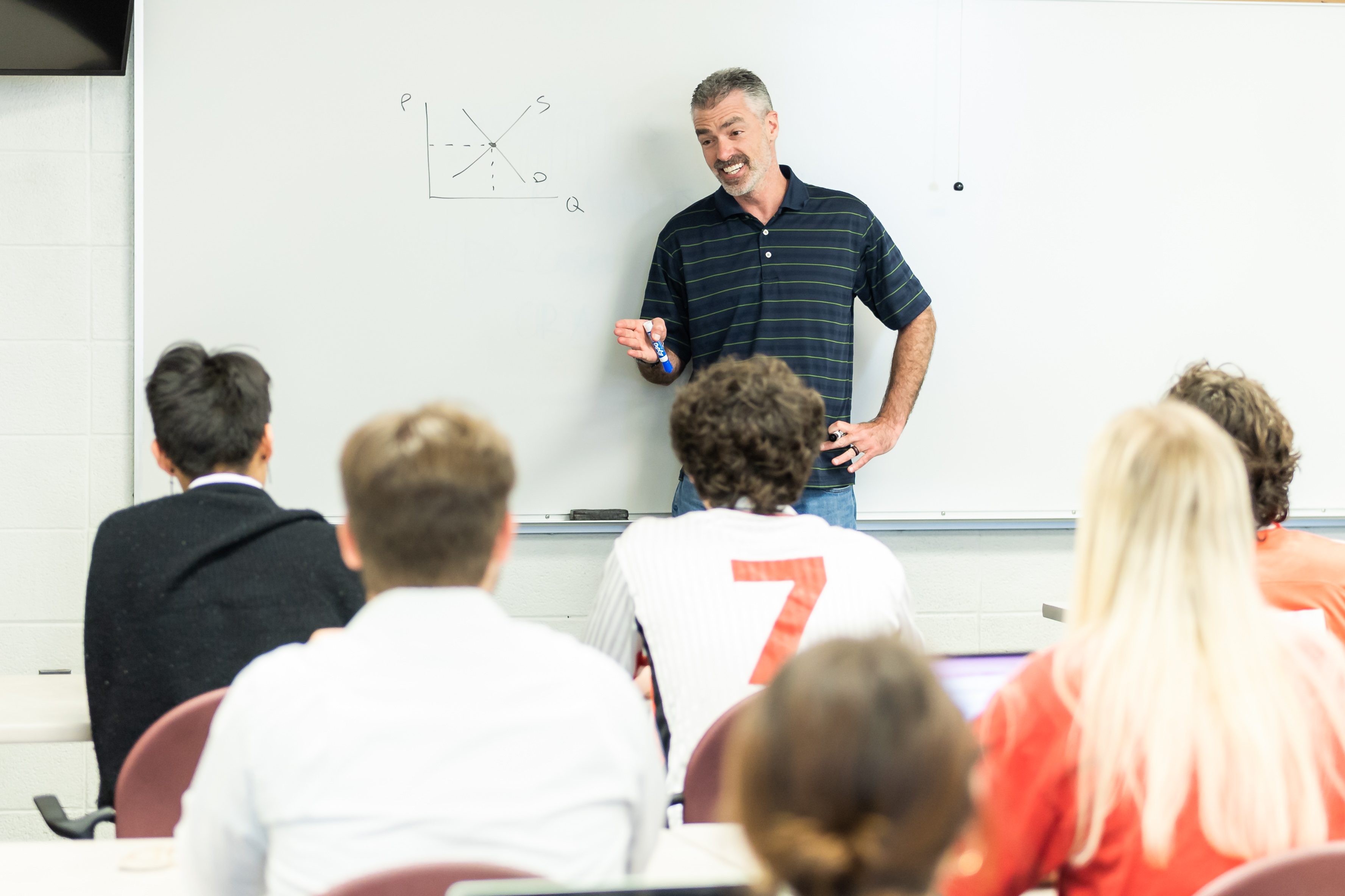 WKU professor speaks to students.