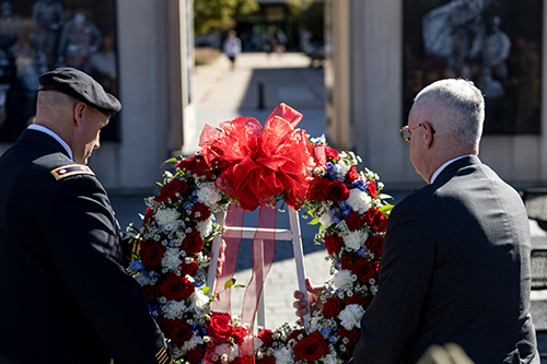 WKU honors veterans at wreath-laying ceremony