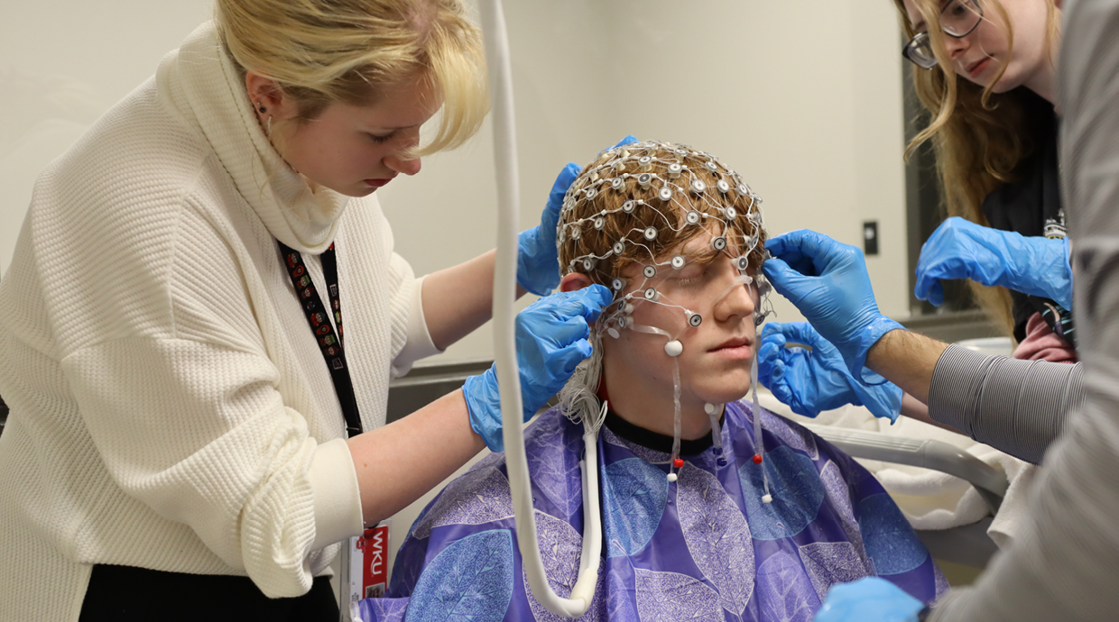 Students in a Psychological Sciences lab